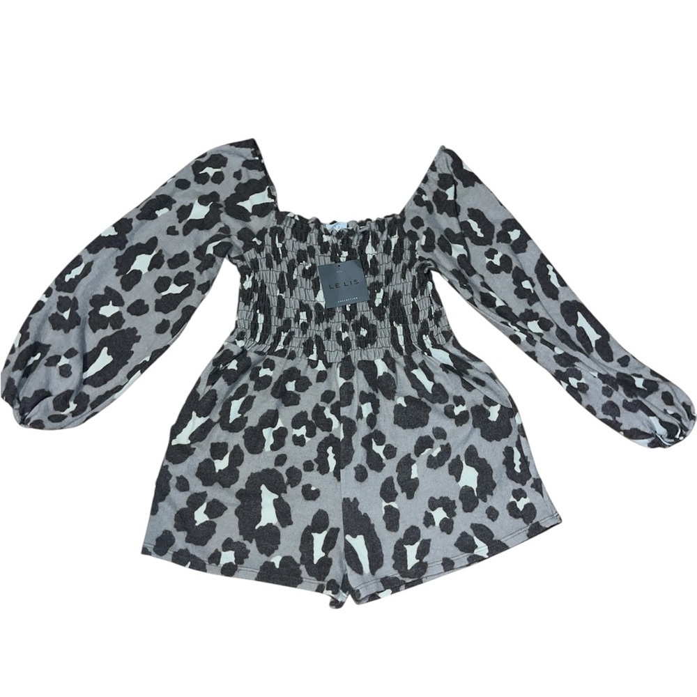 Le Lis leopard Gray Smocked Top-short